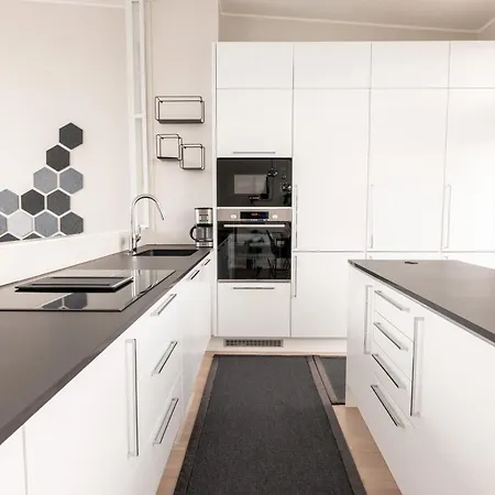 2ndhomes Stunning 2-story Penthouse With Sauna & 2 Terraces 아파트