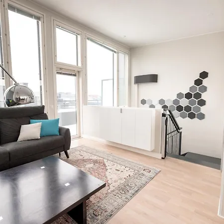 2ndhomes Stunning 2-story Penthouse With Sauna & 2 Terraces アパート